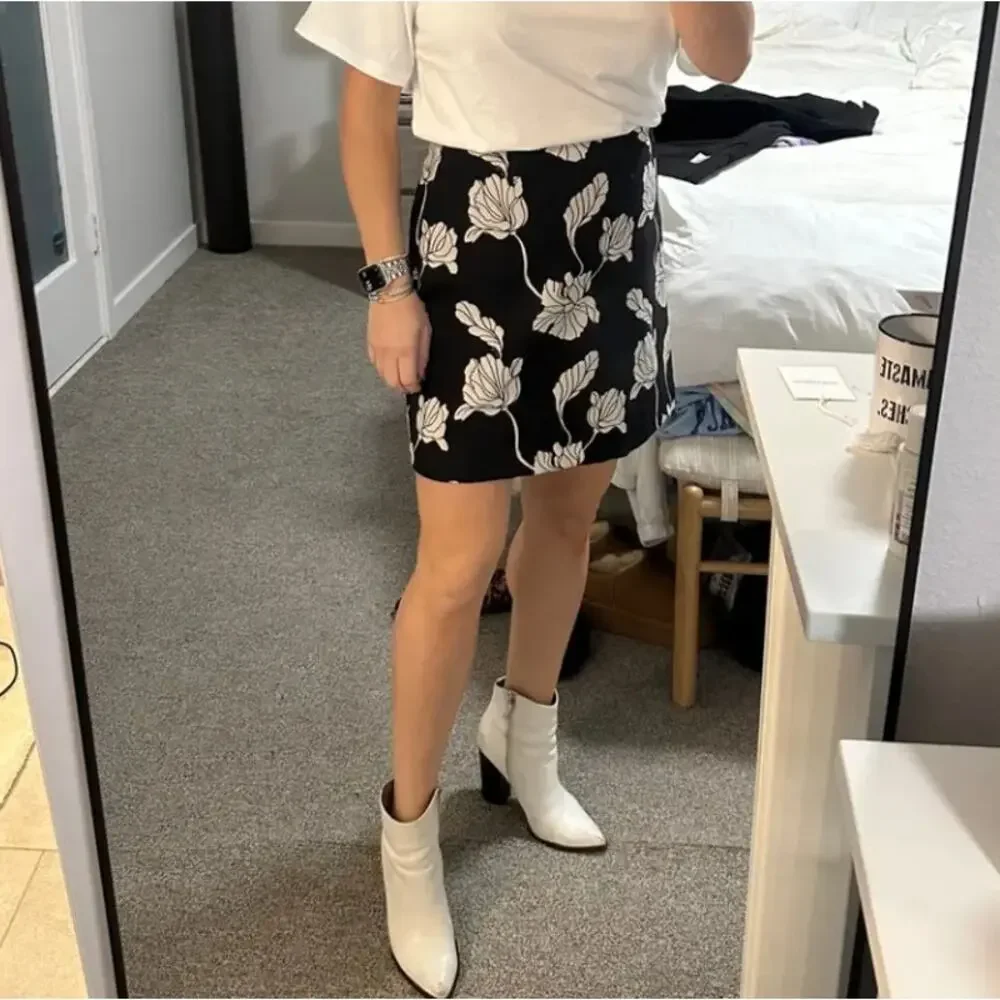 Adam Lippes Black Floral Mini Pencil Skirt Size 4 Career Polished Designer $270 - Picture 3 of 10